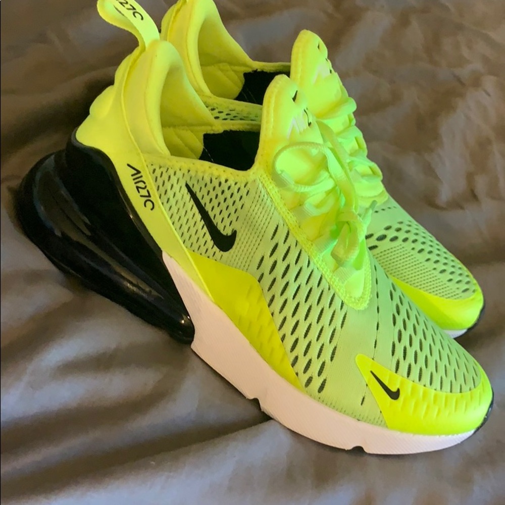 BRAND NEW AIR MAX 270 ( men size 7) 9 in women